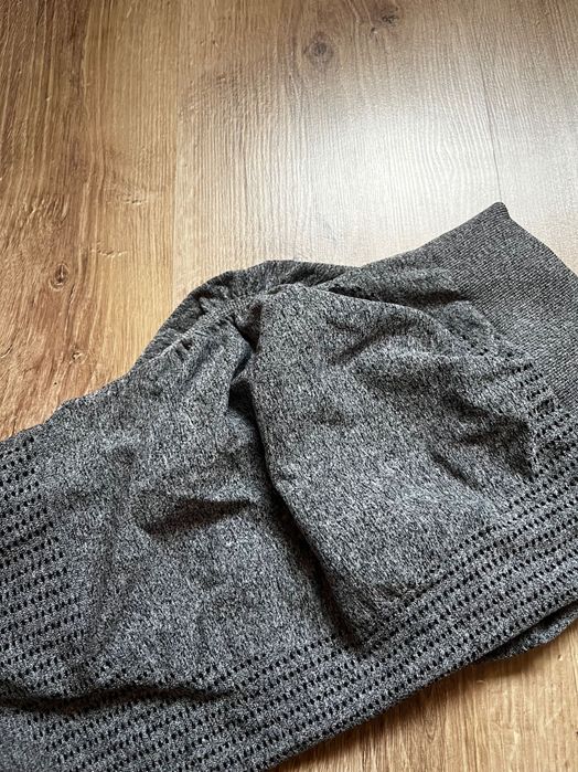 Ciążowe legginsy rozmiar S dodatkowo modelujące pośladki