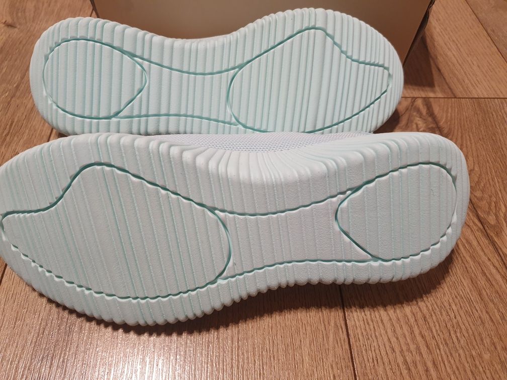 Nowe miętowe buty 38