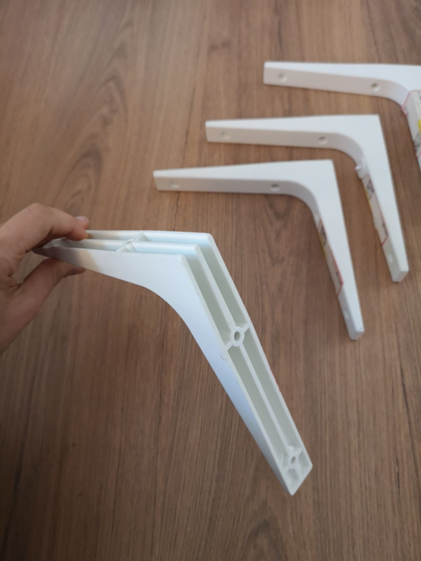 Suportes de plástico branco para prateleiras do ikea