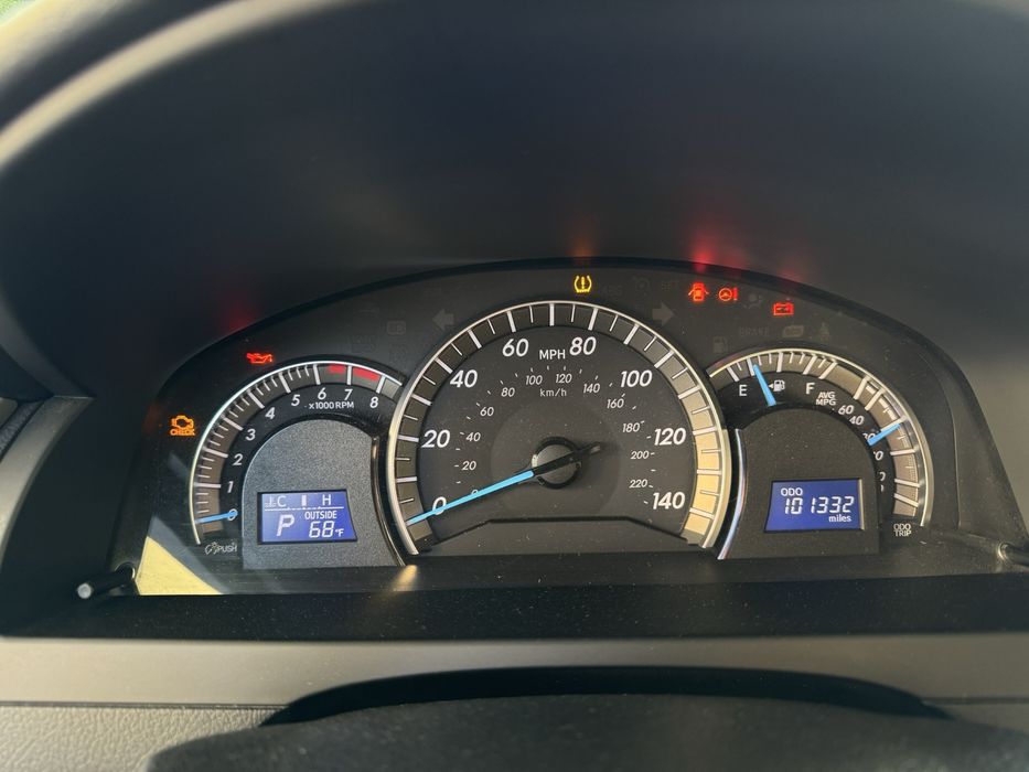 Продам Toyota Camry 50, пишіть в олх.