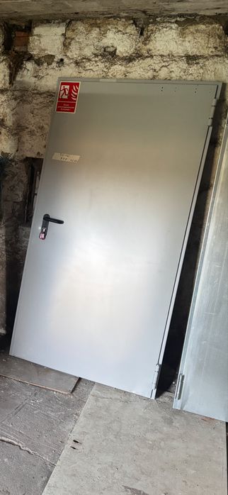 Drzwi stalowe metalowe techniczne przeciwpożarowe  El30 El60