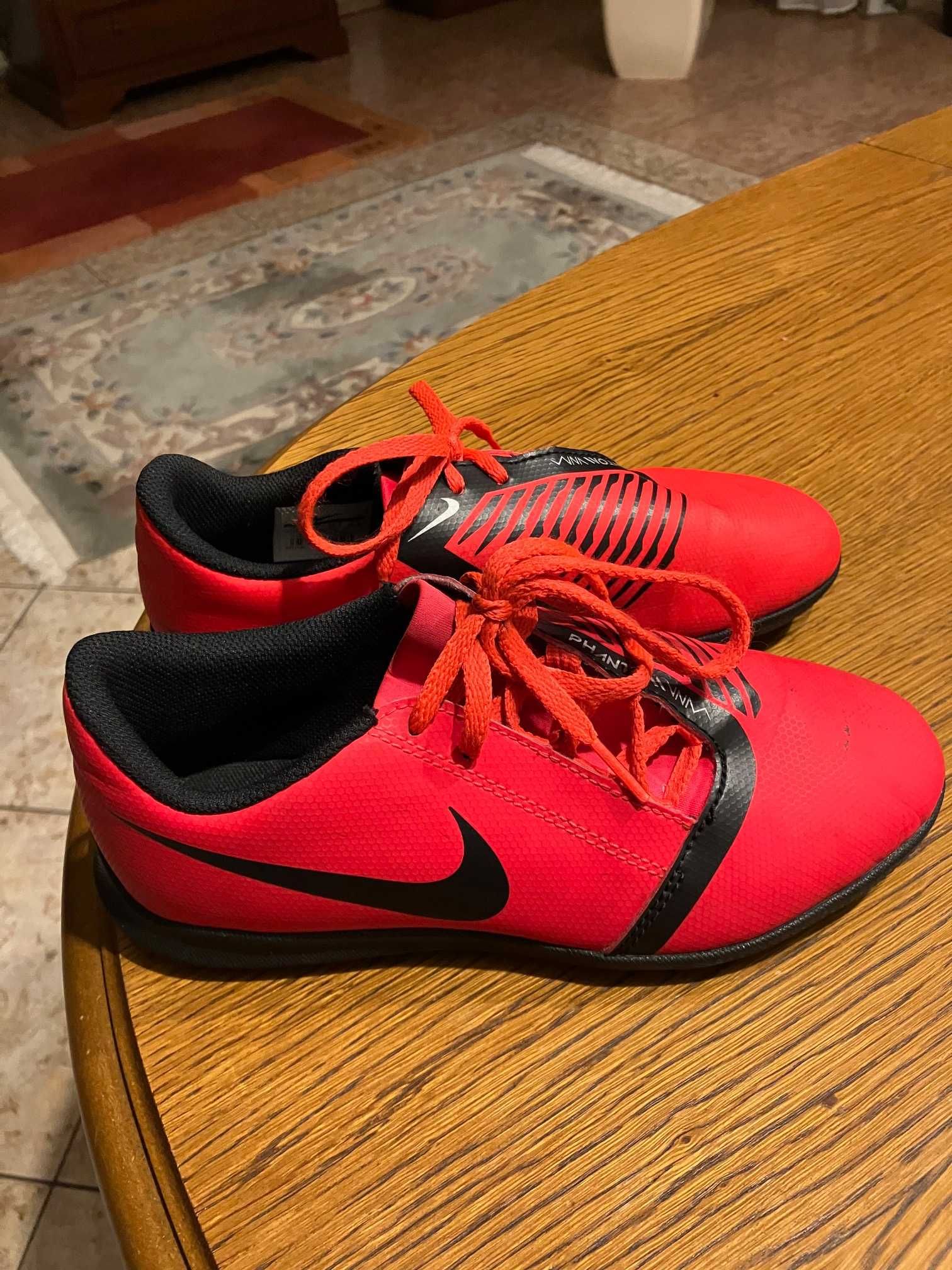 Buty piłkarskie NIKE