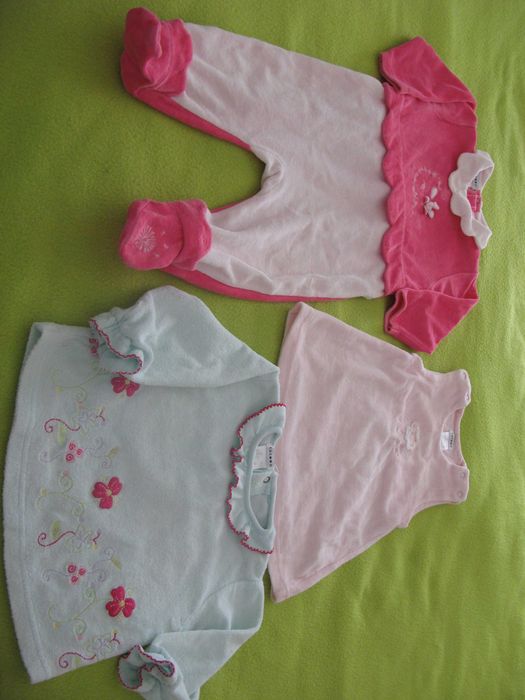 Roupa de bebé (menina) – 9 Meses