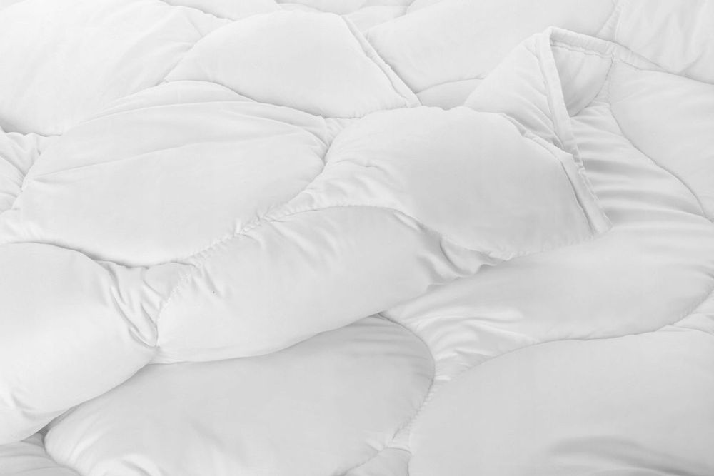 Kołdra 200x220 Antyalergiczna Całoroczna Miękka Doskonała dla Każdego