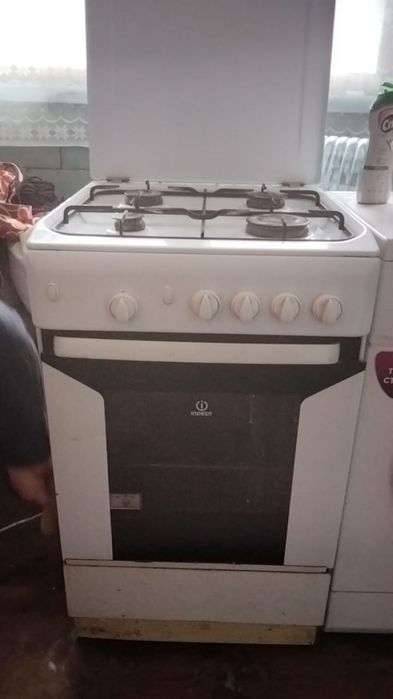 Продам газовую плиту индезит