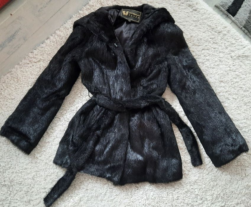 Натуральна шуба чорного кольору