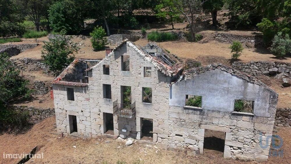 Terreno para construção em Santa Ovaia e Vila Pouca da Beira de 14960,