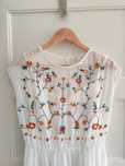 vestido branco bordado C&A clockhouse