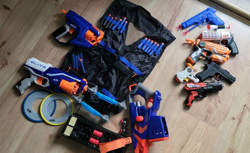 Zestaw zabawek Nerf + gratisy
