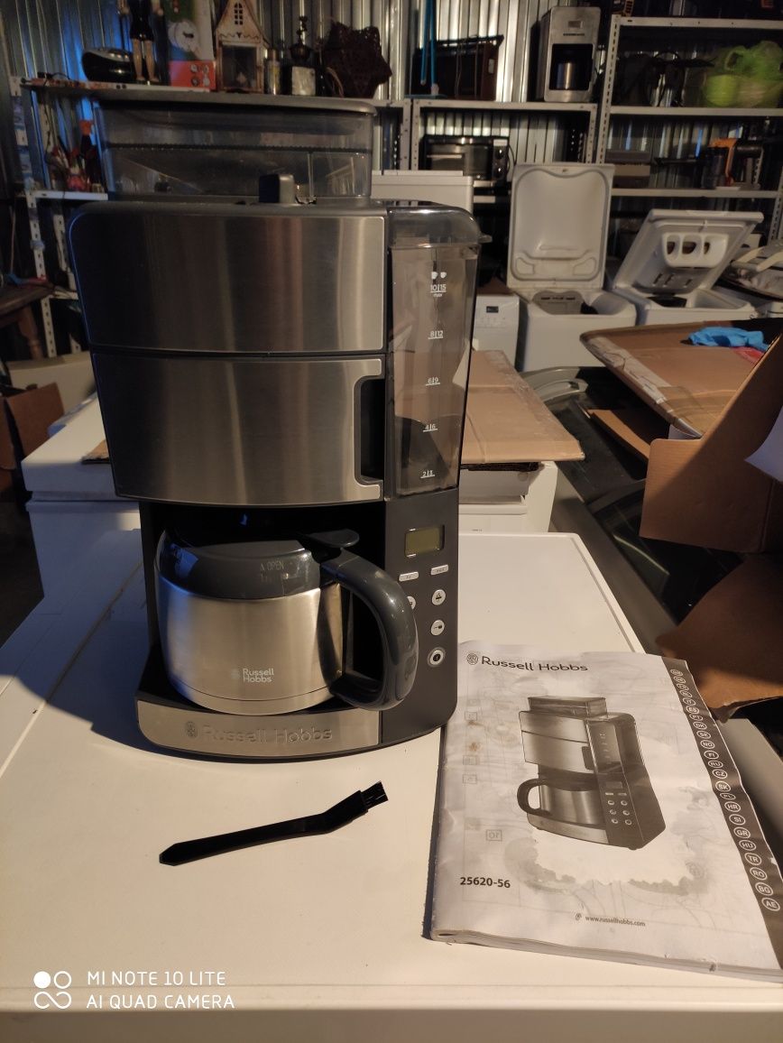 Ekspres do kawy Russell Hobbs z młynkiem