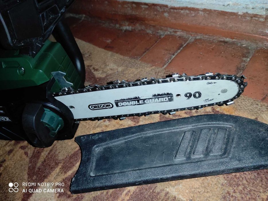 Акамуляторна пила щоточна  18 вольт комплект на фото .