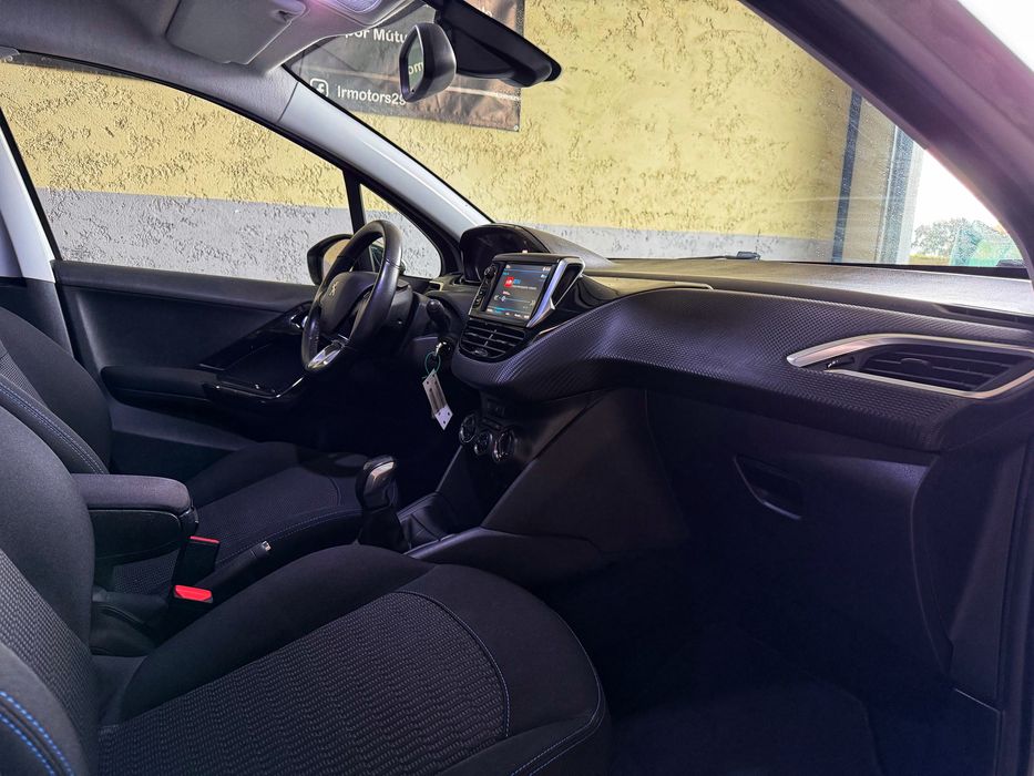 Peugeot 208 1.2 VTI Style - Desde 130€ Mês