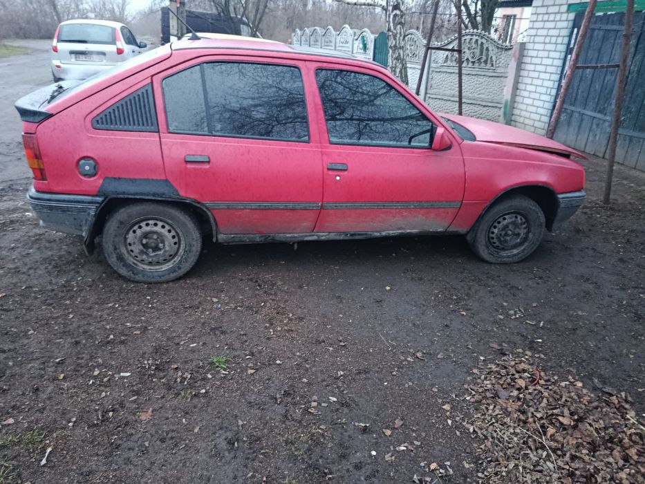 Опель кадет 1.3  газ бензин
