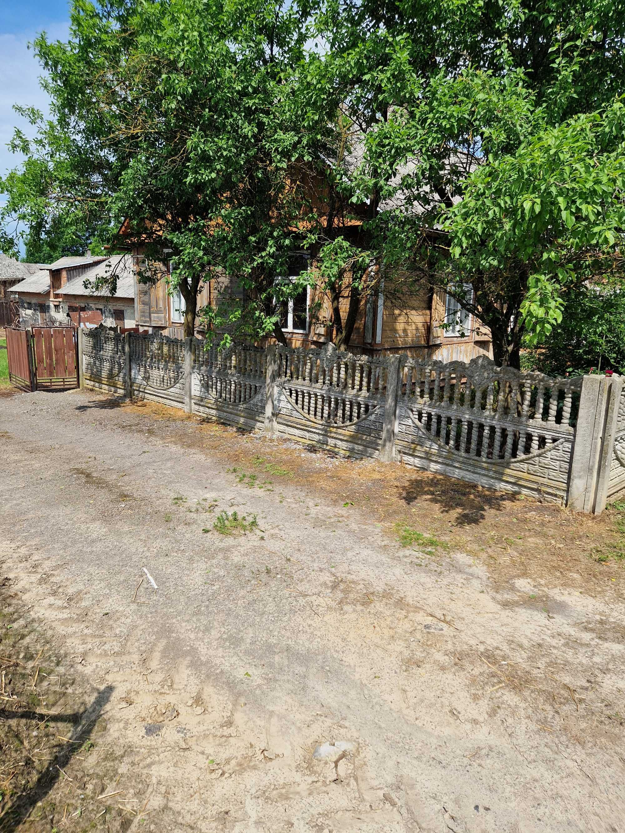 Działka 45 arów z zabudowaniami gospodarczymi