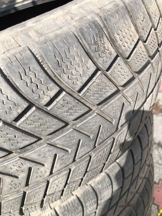 235-55-R19 Michelin зима   3  штуки