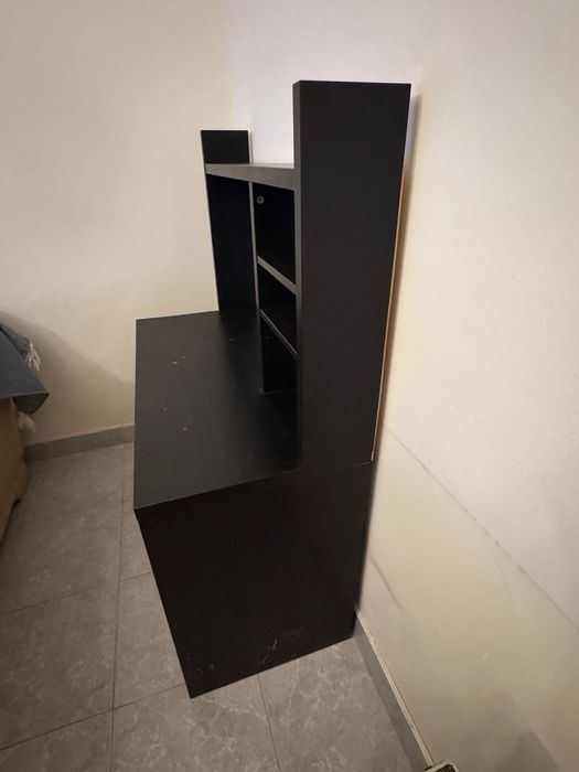 Escrivaninha / Secretária com prateleiras e arrumação, imperdível.