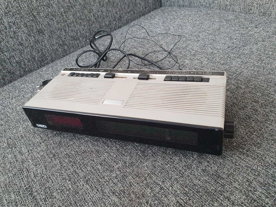 Stary zabytkowy radiobudzik MBO eu 1850 stereo