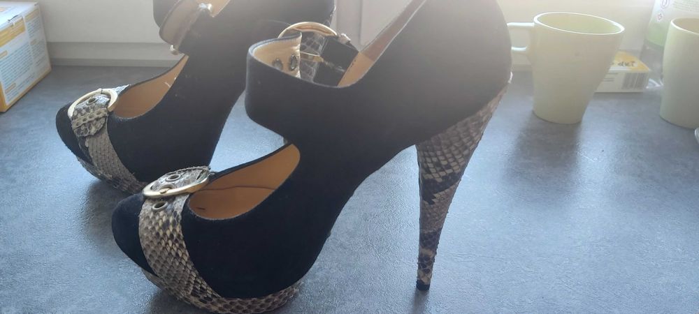 Buty szpilki Włoskie zamsz.Czarne.