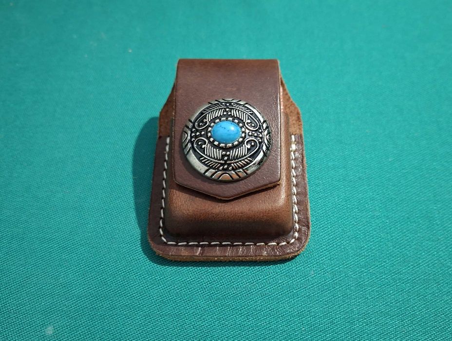 Lindíssima e única bolsa para isqueiro Zippo, em couro - NOVA