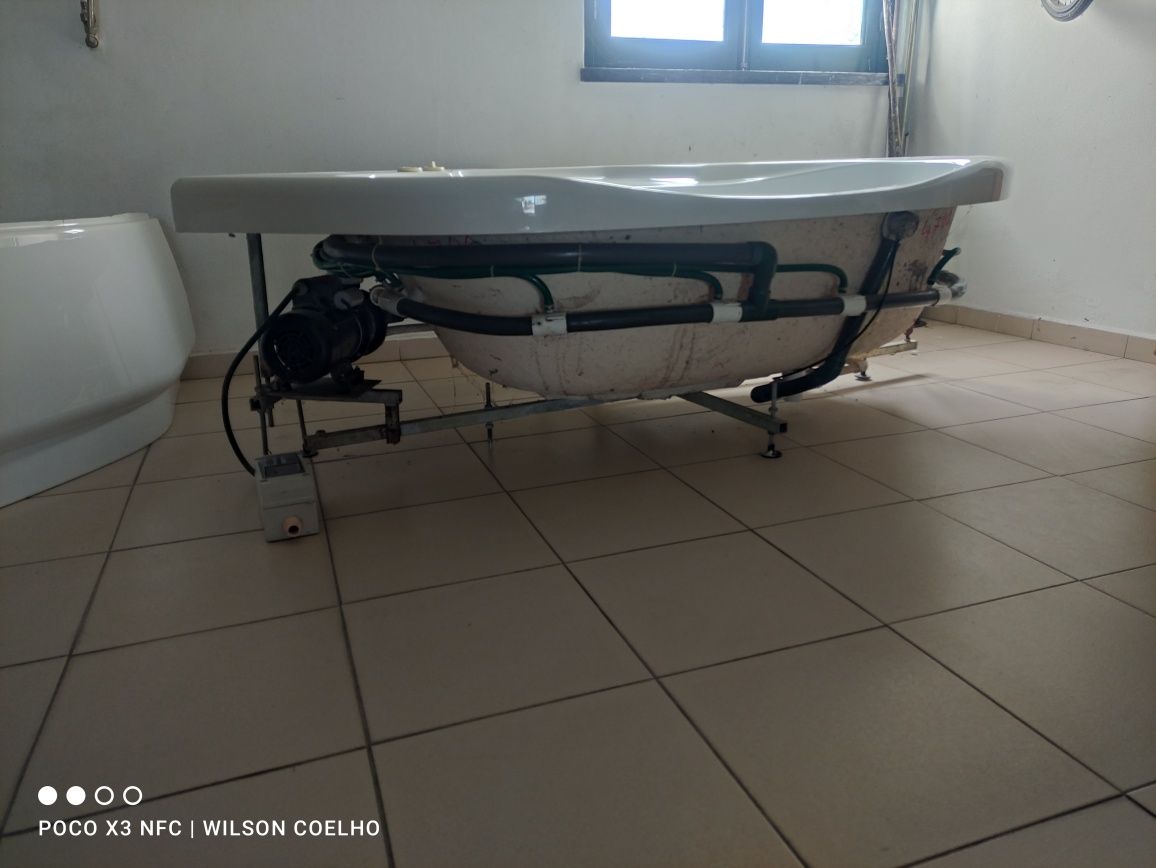 Vendo Banheira de Hidromassagem