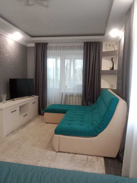 Здається подобово однокімнатна квартира в центрі міста