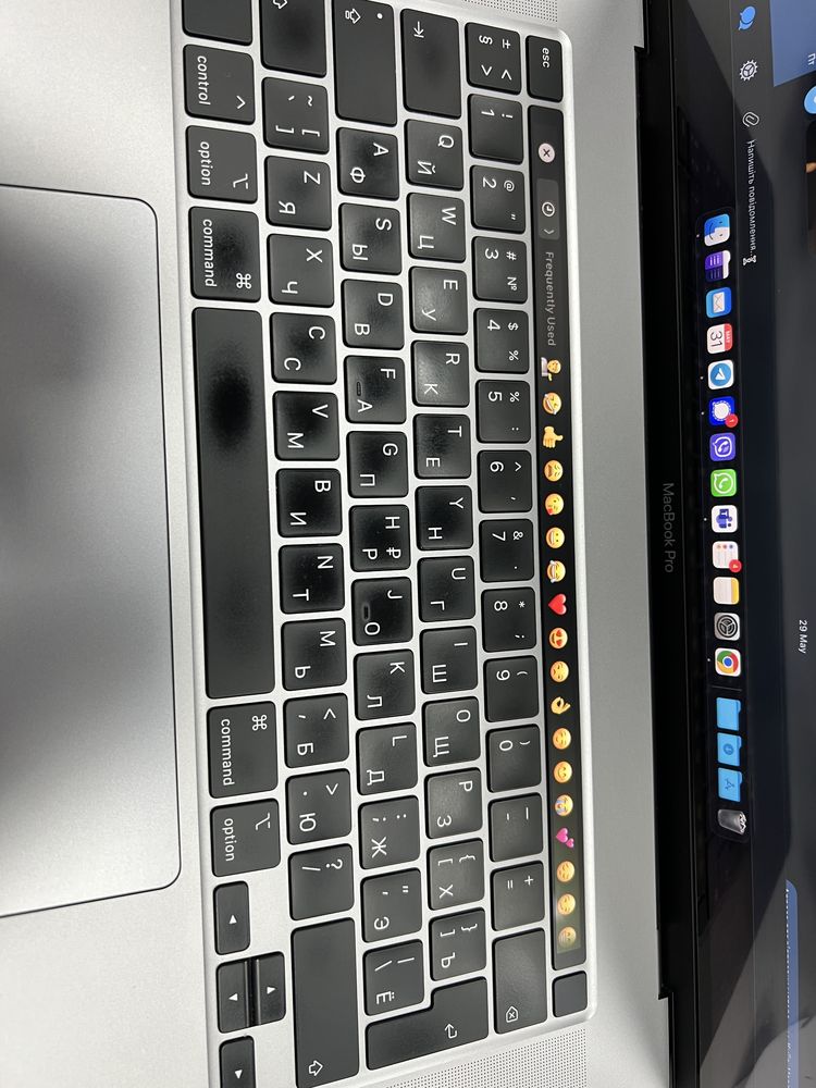 Продам Macbook Pro 16 2019 i7 16gb 512gb Radeon Pro 5300 4gb Video
