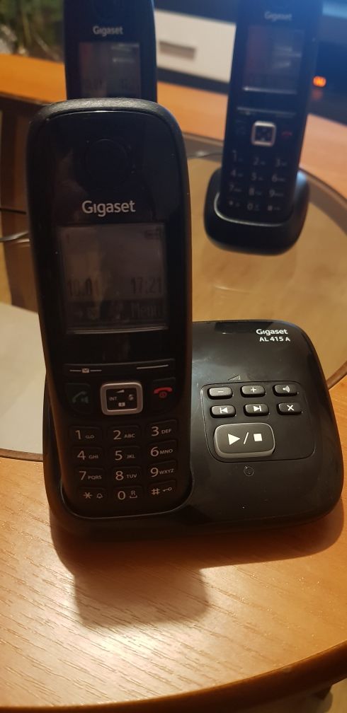 Telefony przenośne stacjonarne Gigaset A415 3 słuchawki. Domowy