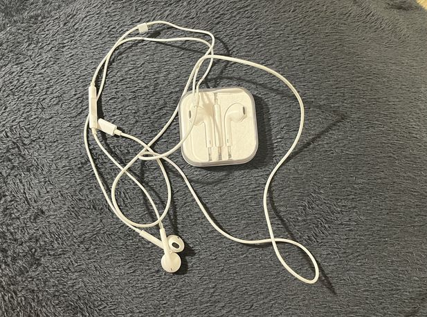 Наушники Apple EarPods Lightning