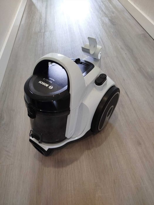 Aspirador sem Saco BOSCH Série 2 Parquet