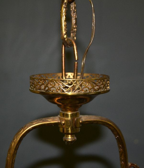 Candeeiro de teto em metal dourado e vidro, abajur em vidro leitoso