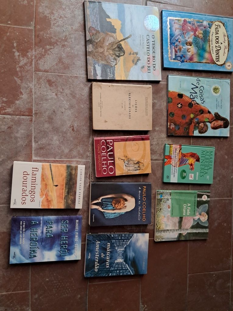 Livros variados usados