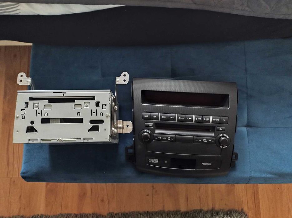 Radio Mitsubishi Outlander 2