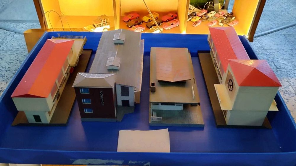 diversos edificios na escala HO