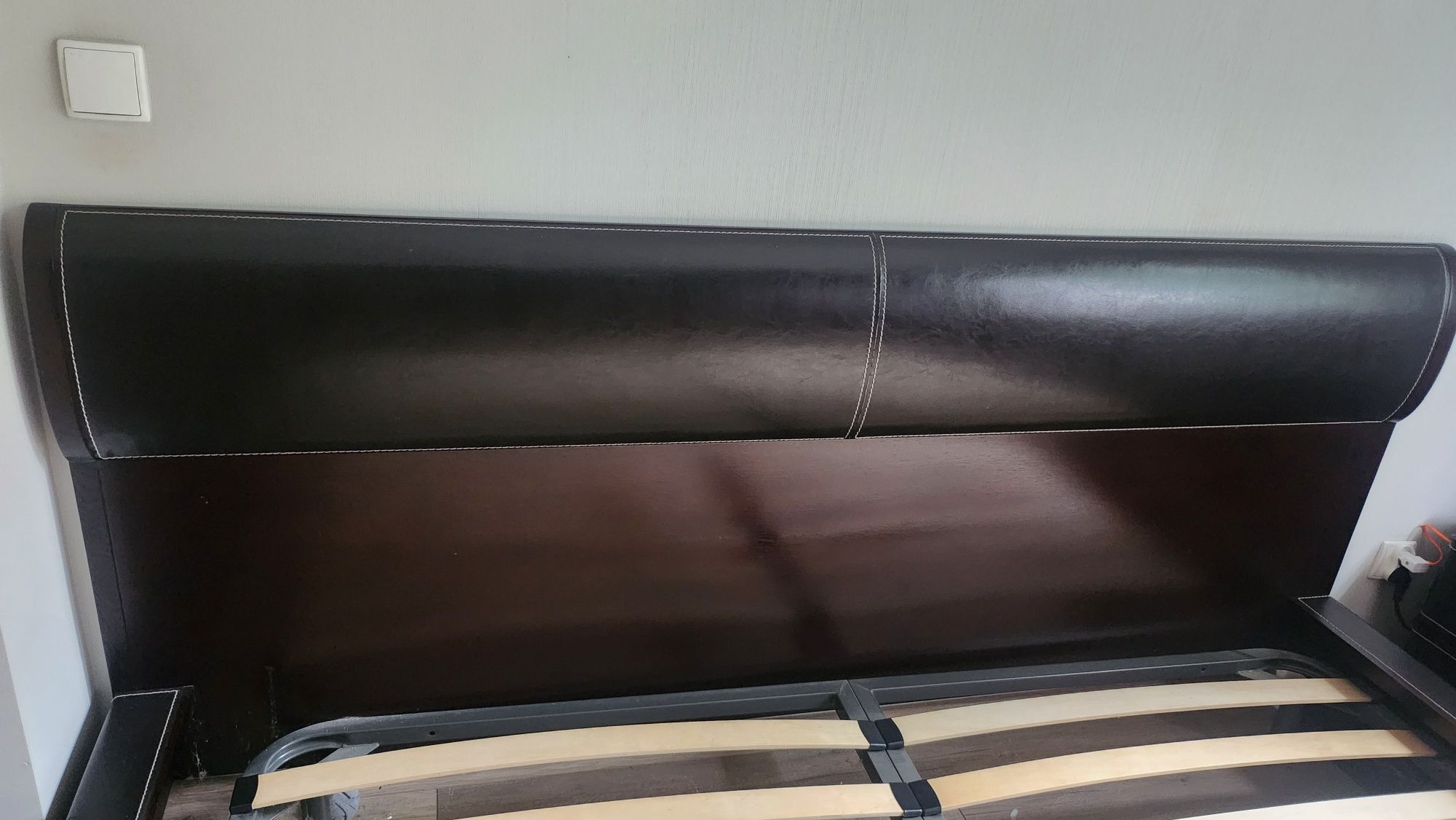 Solidne łóżko Vinotti Art Line wenge 180/200 lite drewno + skóra