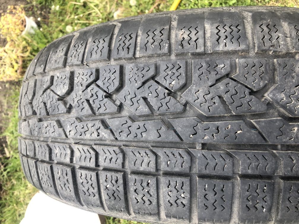 Продам комплект резина KUMHO 225.65.17,2шт