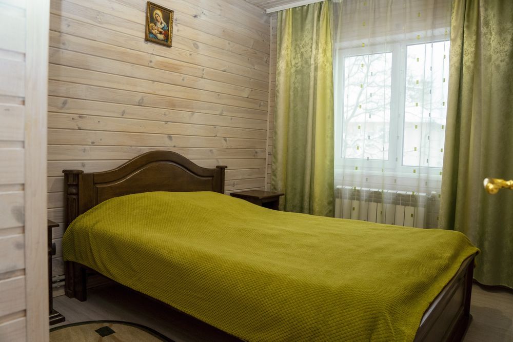 Котедж з чаном "Навпроти Маковиці" та окремі номери.