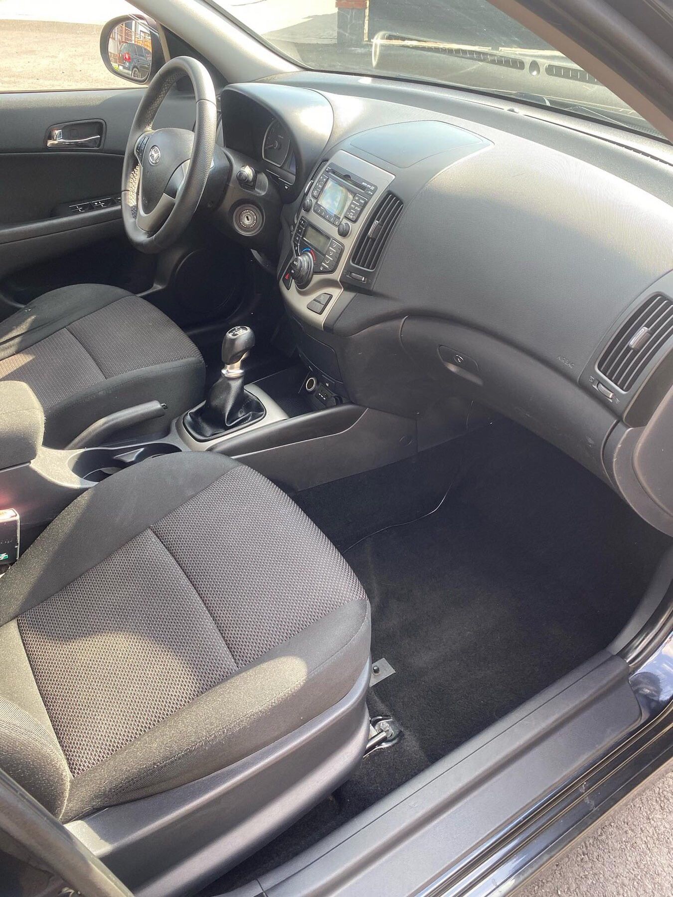 Легковий автомобіль Hundaj i30 2010 року, двигун 1,6