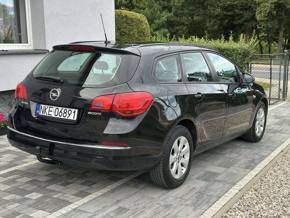 Opel Astra Sporsts Tourer 1.4 T Benzyna
