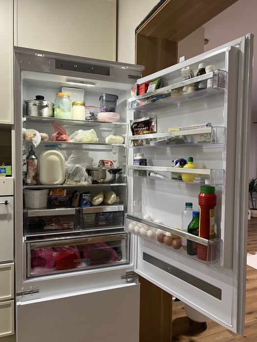 Холодильник Whirlpool вбудований