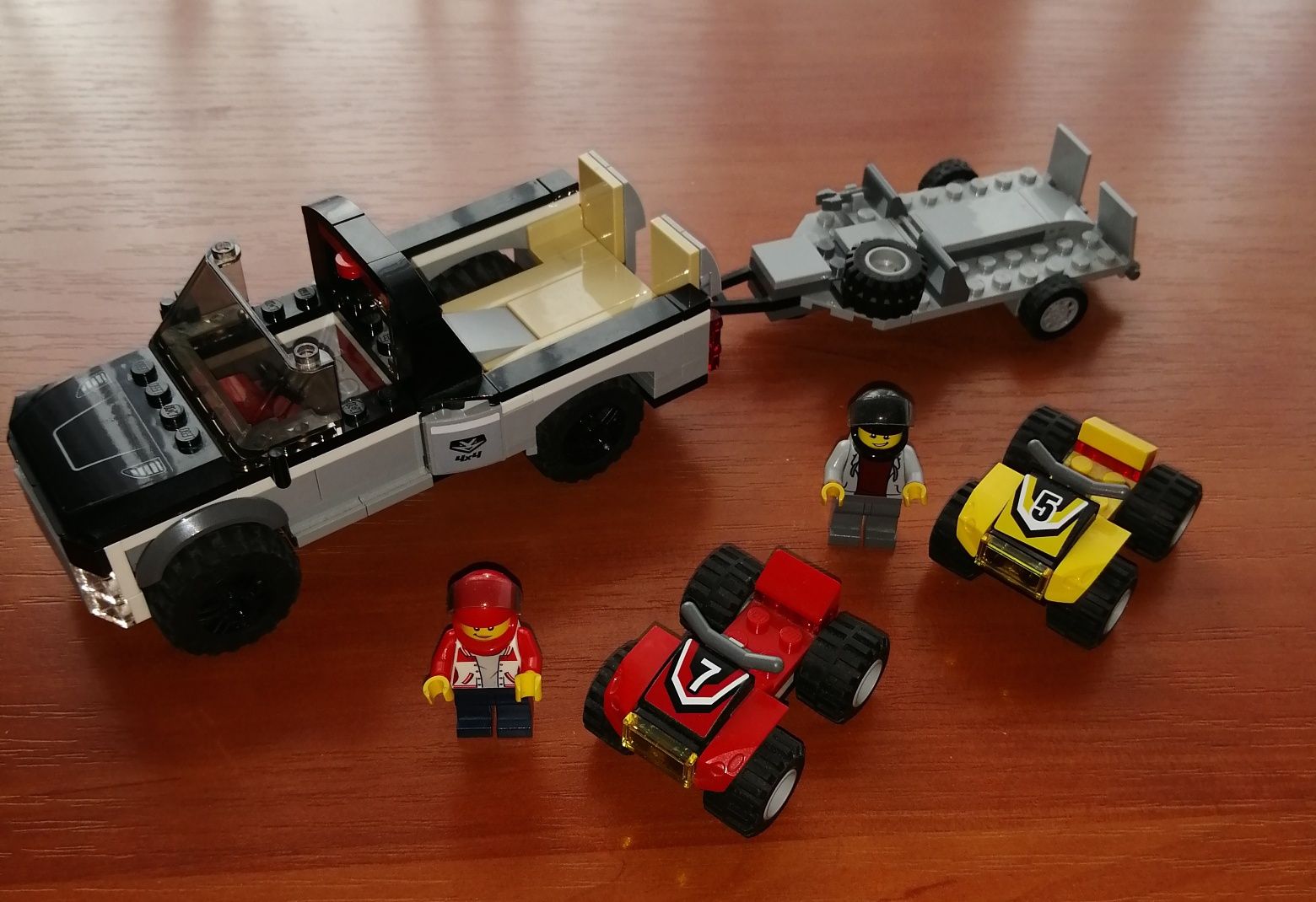 Lego City 60148 Wyścigowy zespół quadowy
