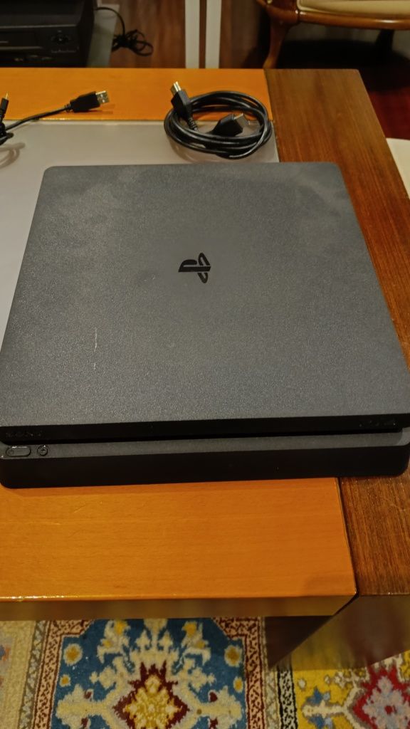 PlayStation 4 slim 1000gb