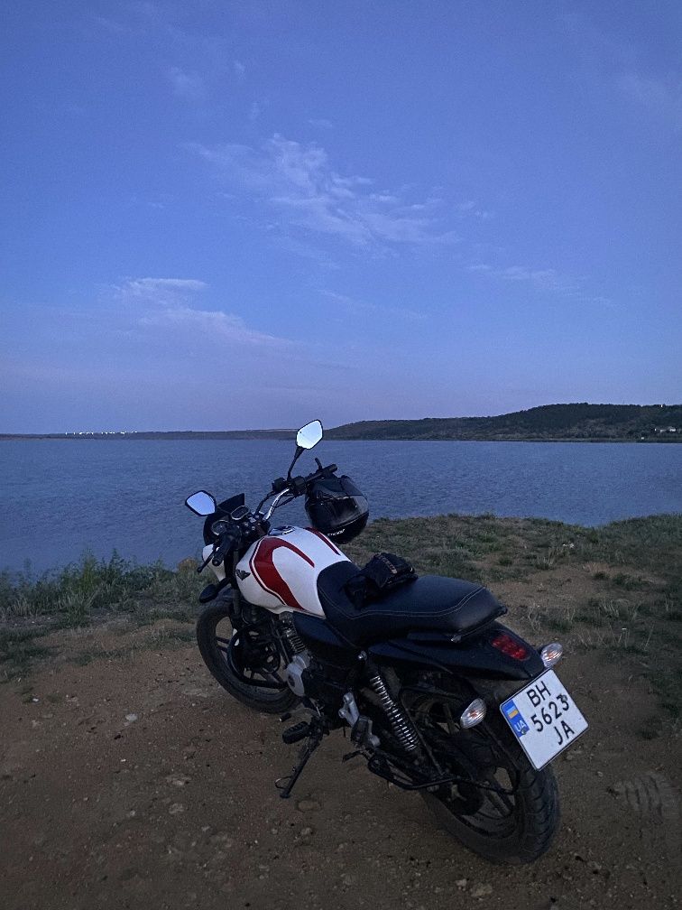 Продам Bajaj V15