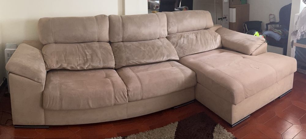 Sofá com chaise long