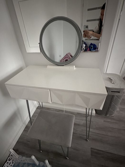 Toaletka z lustrem Led