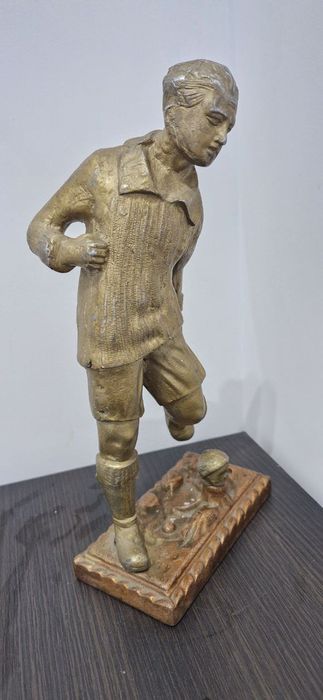 Duża figurka piłkarza! Antyk metal