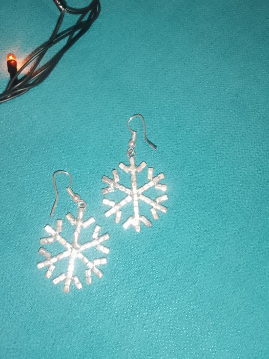 Сережки сніжинки, до Нового року