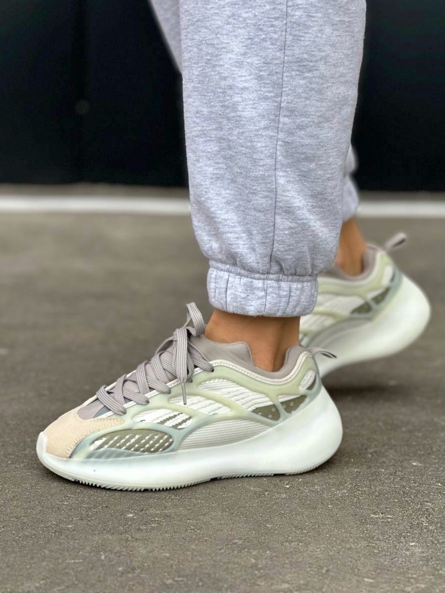 Женские Adidas Yeezy Boost 700 V3, yezzy boost 700, изи буст 700 изики