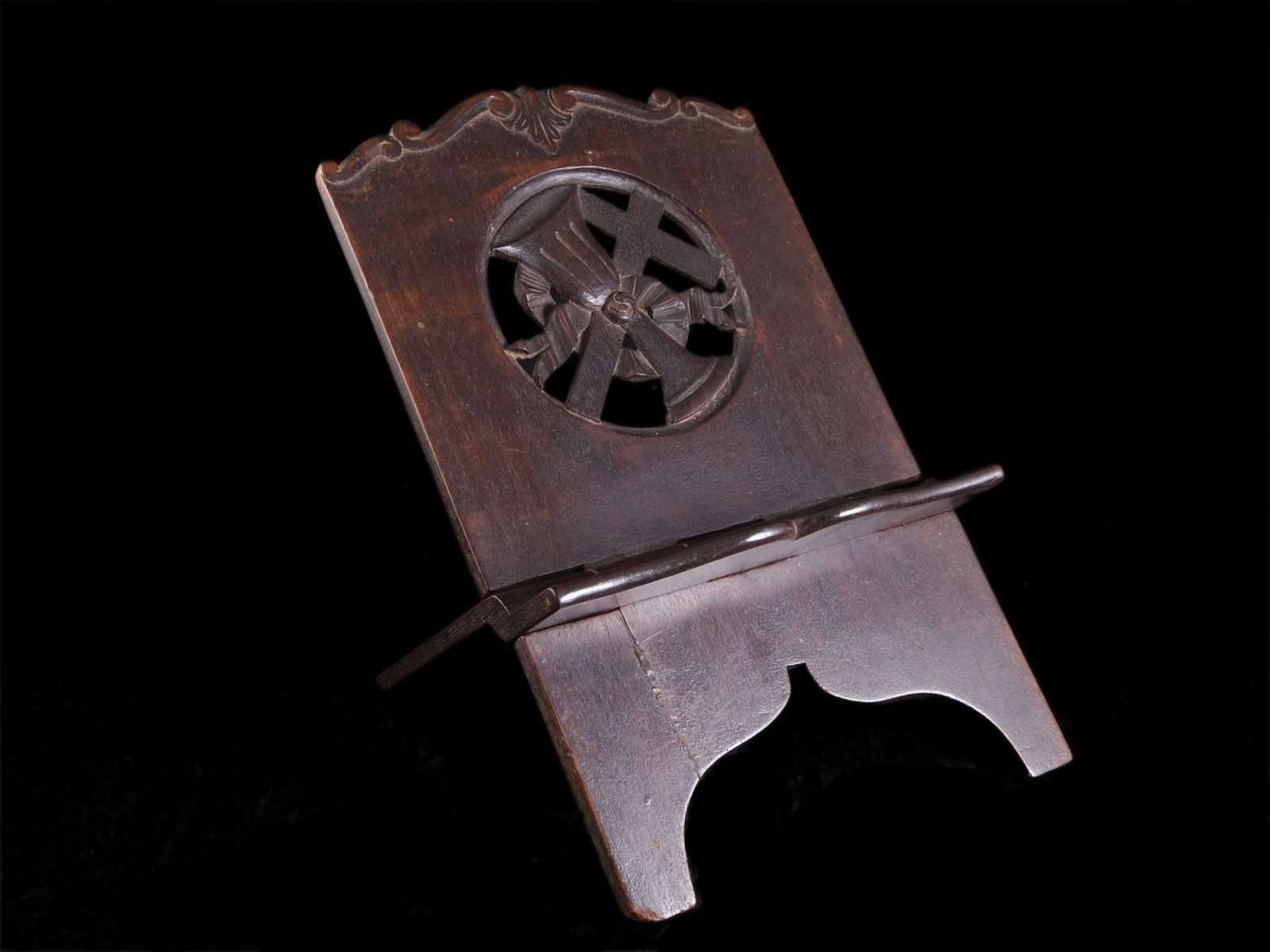 Suporte para livros em madeira
