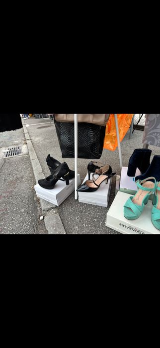 Sapatos e sandalias em bom estado