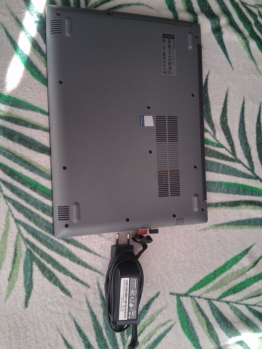 Lenovo idepad 320 14IKB intel core i5 8GB ram 256GB SSD Grafika Geforc